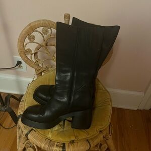 Vintage 90s women’s Guess Black Heeled Boots size 7.5